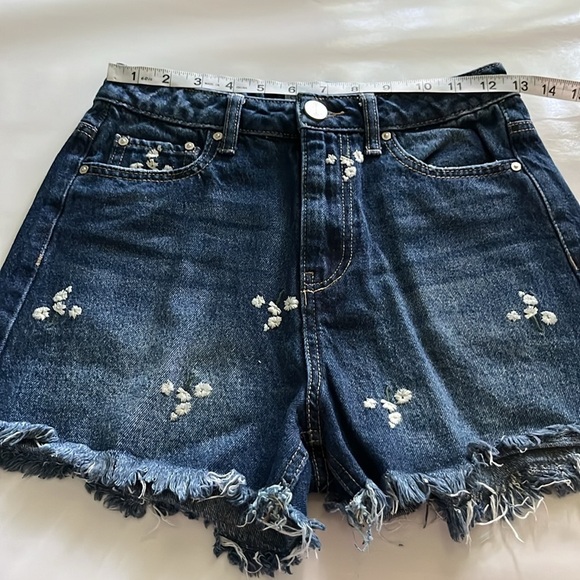 Ban Jara Embroidered Daisies Cut Off High Rise Shorts Size 1/24 - Picture 4 of 16